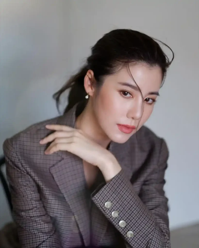 ช่องทางการติดตาม Esther Supreeleela