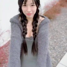 Elle Lee (44) Elle Lee (44)