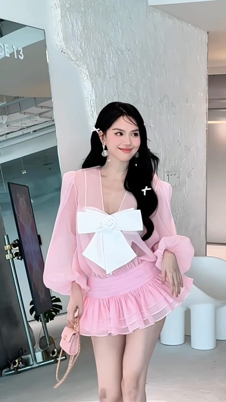 Ngoc Trinh นางแบบสาวเวียดนามสวยแซ่บ ดีกรีระดับแชมป์เวทีนางงาม 18