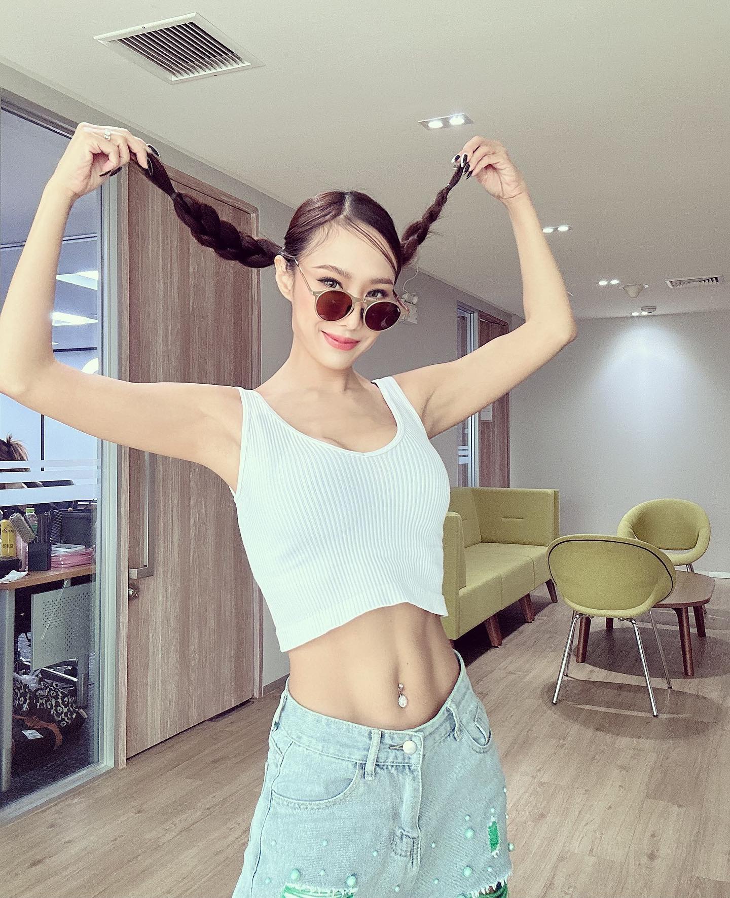 เด็บบี้ บาซู นักร้องตัวแม่สุดแซ่บ ยุค 90 สวย หุ่นเซ็กซี่สุดว้าว 1