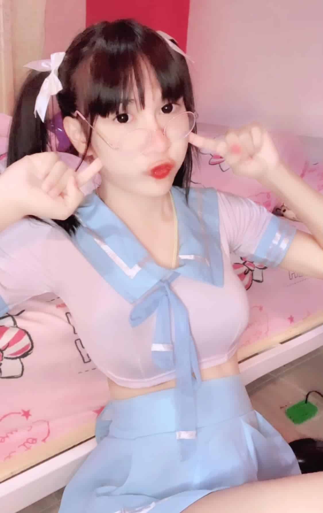 น้องตี้เด็ด สาวสวยเน็ตไอดอลหน้าเด็ก กับผลงานสาย 18+ สุดยั่ว 28