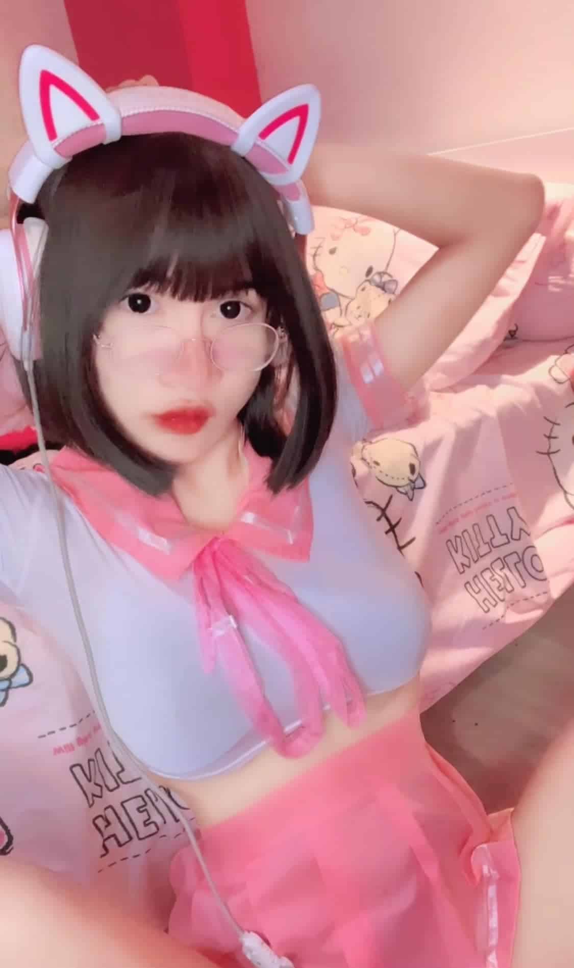 น้องตี้เด็ด สาวสวยเน็ตไอดอลหน้าเด็ก กับผลงานสาย 18+ สุดยั่ว 31