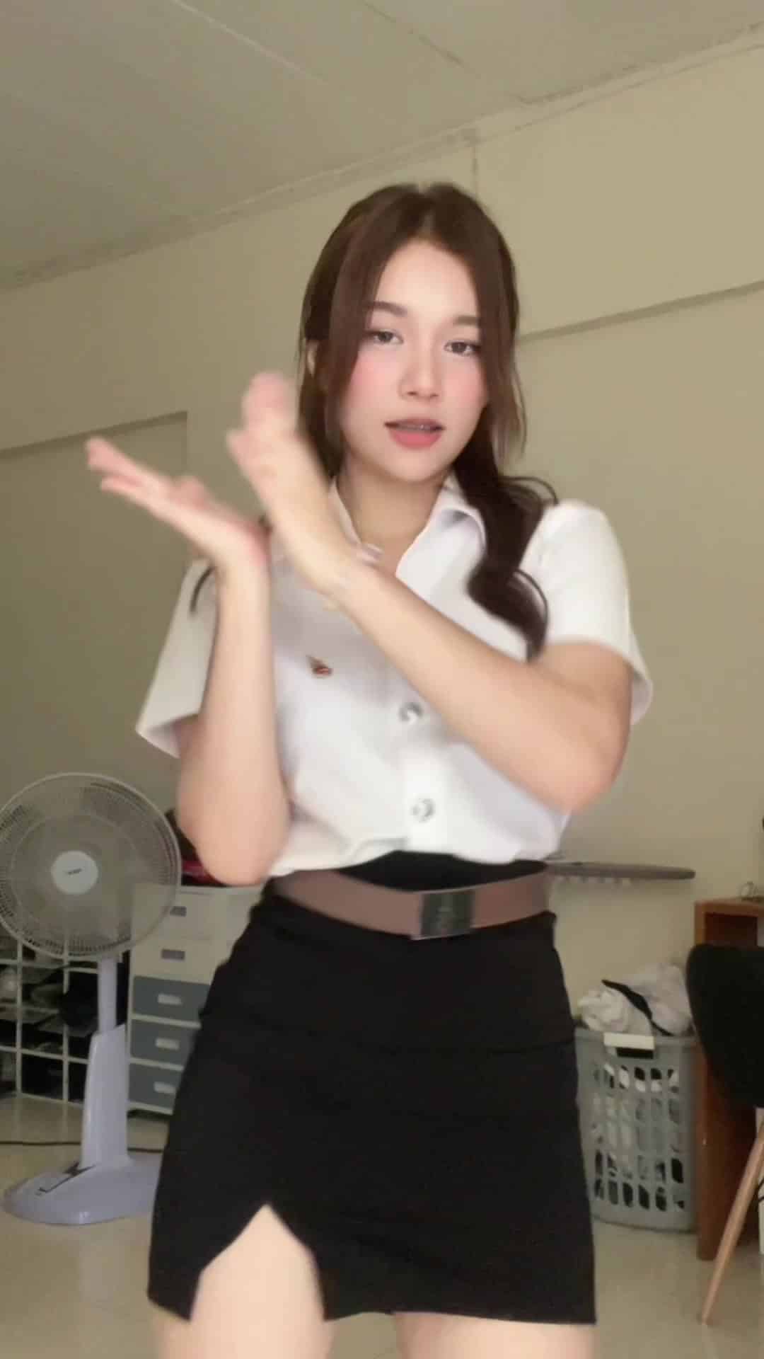 ดิวชอบกินผัก เน็ตไอดอล ดาว TikTok สายโยก เอวหวานงานดี 1