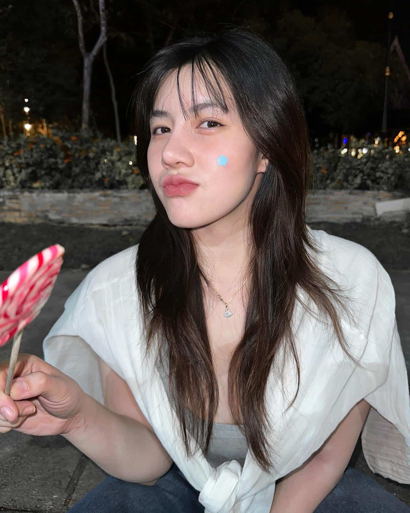 แนน วริศรา ดาว TikTok สายขี้เล่น ทรงโตสุดอวบอั๋น 17
