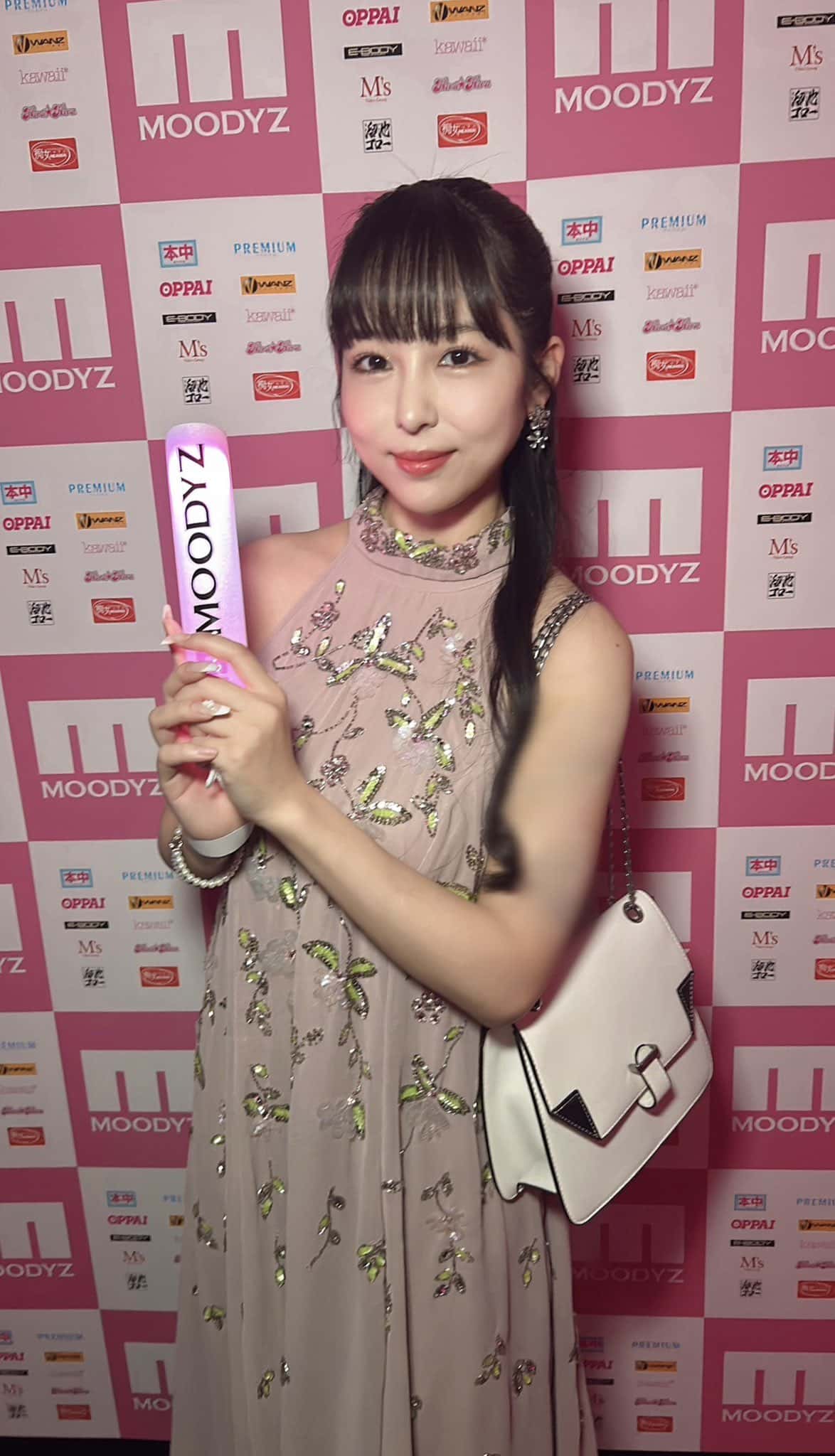 ฮอนโจ ฮานะ นางเอก AV สาวไอดอล คนดังประกาศเดบิวต์งานเรื่องแรก 8