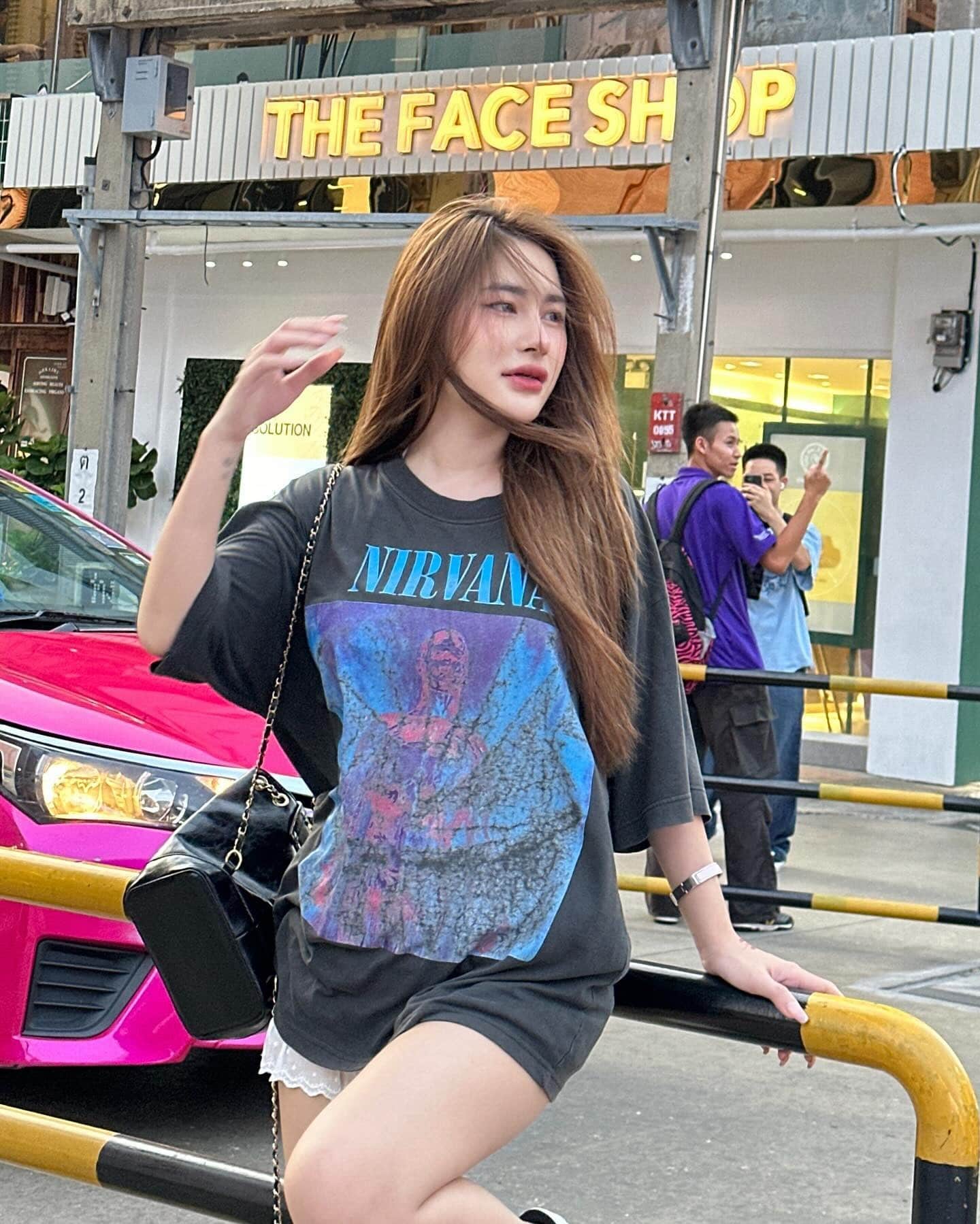 เปิดวาร์ป นุ่น ลลดา เน็ตไอดอลสาวสวย สุดฮอต เซ็กซี่ ผลงานเด็ด 1